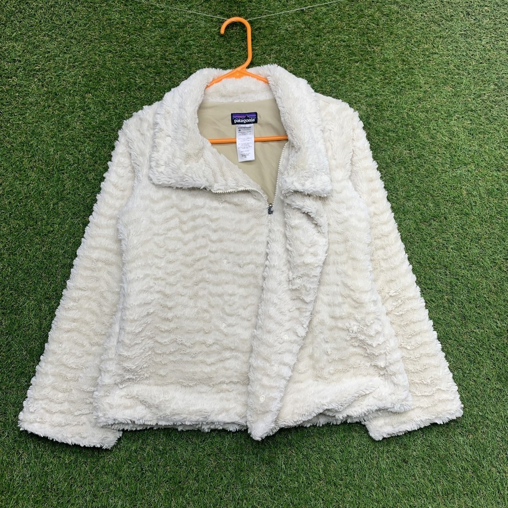 Patagonia Jacket Womens XS White Furry Fleece Full Zip Lined Cozy Winter Warm